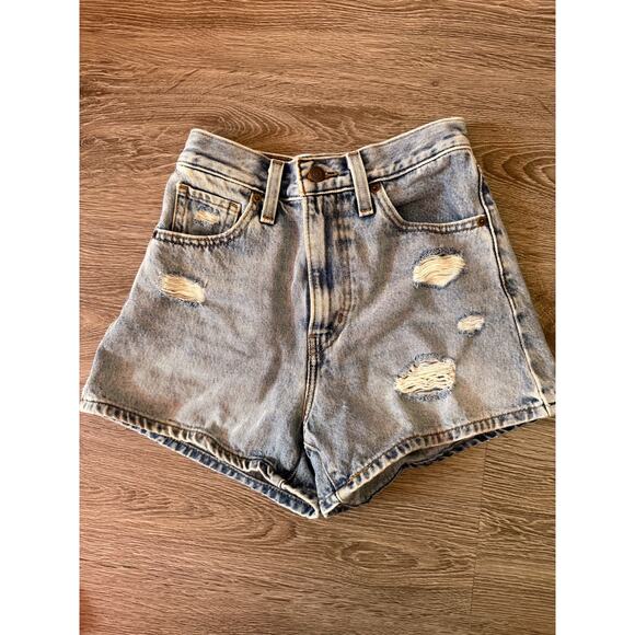 Levi's Jean Shorts High Waisted Mom Denim Distressed Grunge Cotton 90s Size 24 - Picture 1 of 4